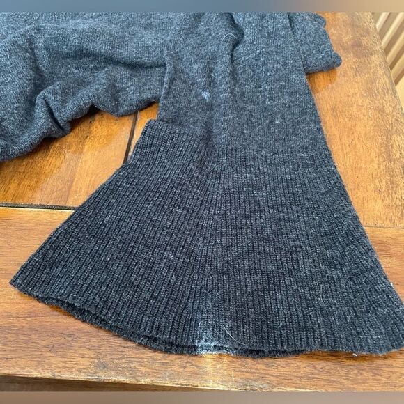 Women’s Loft Sweater. Gray /wide Sleeves Size XS - Picture 7 of 7
